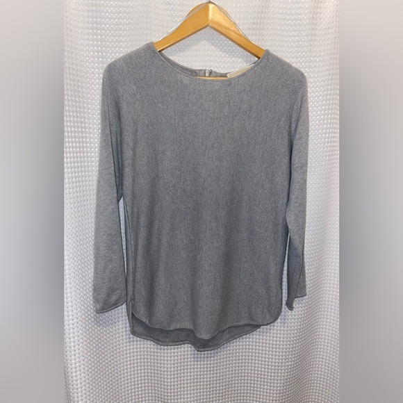 Women’s Michael KORS light gray knit sweater size medium - Picture 3 of 15